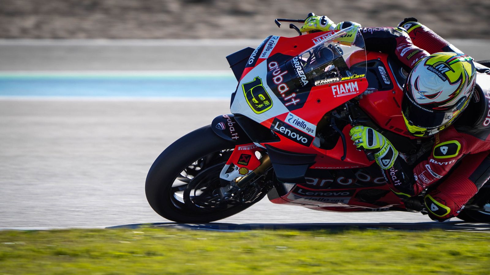 Álvaro Bautista estrena su numero 1 en las pruebas de SBK en Jerez
