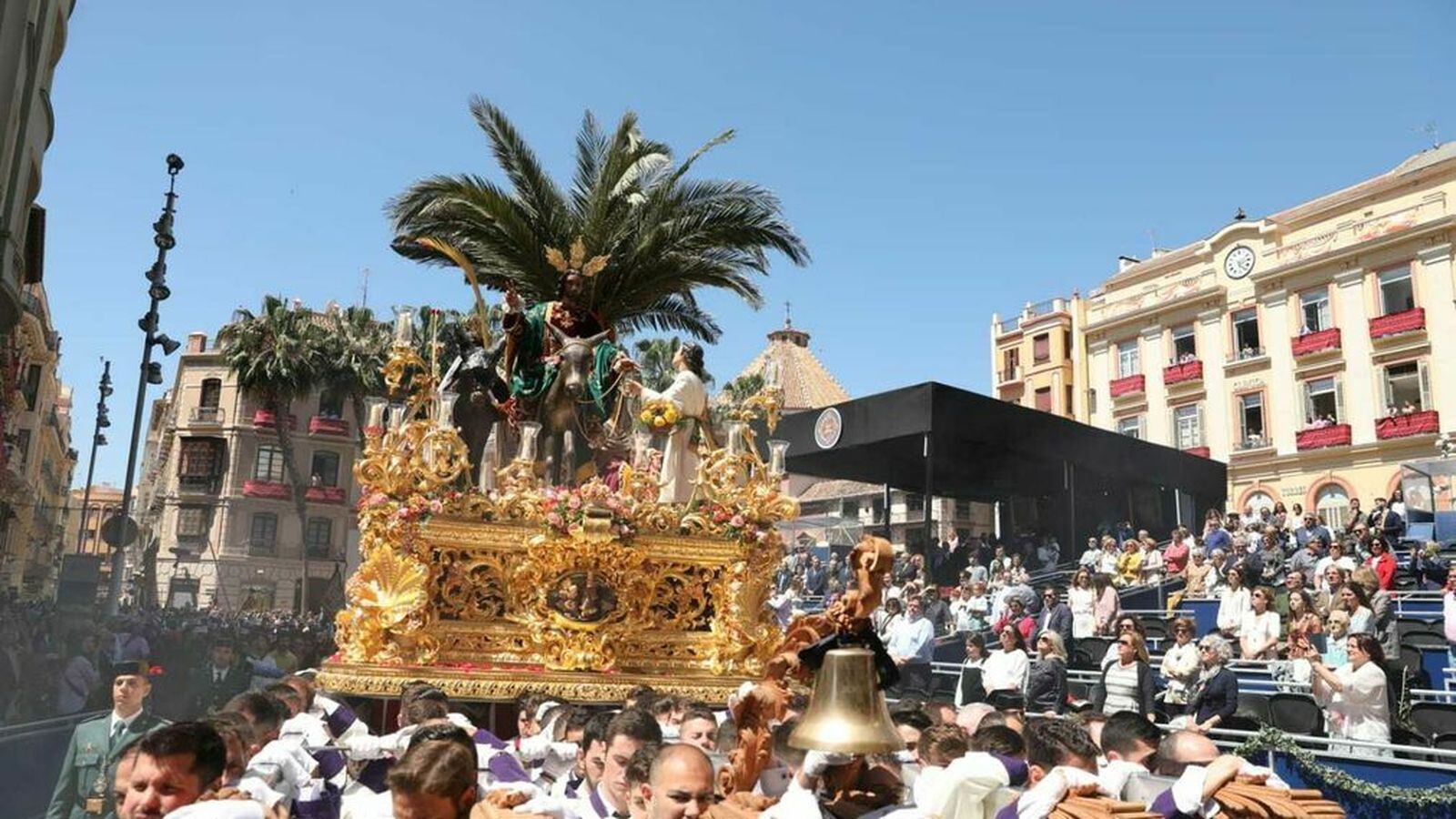 Nuestro Padre Jesús a su Entrada en Jerusalén frente a la Tribuna Oficial en 2019.