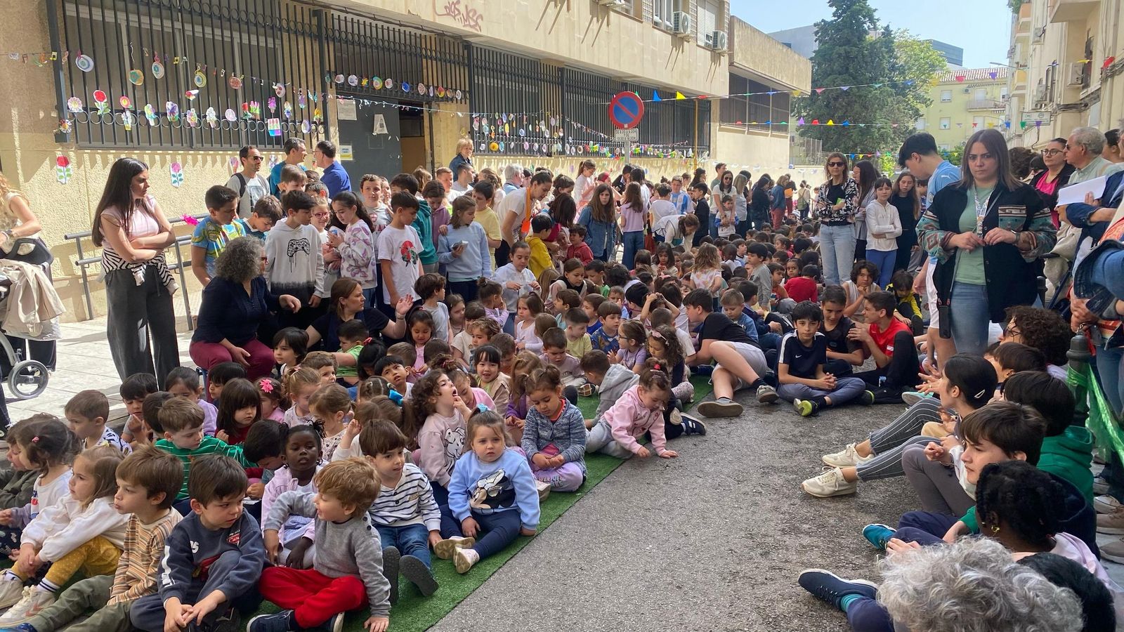 Una iniciativa para tener calles seguras libres de tráfico junto a los colegios en Jaén