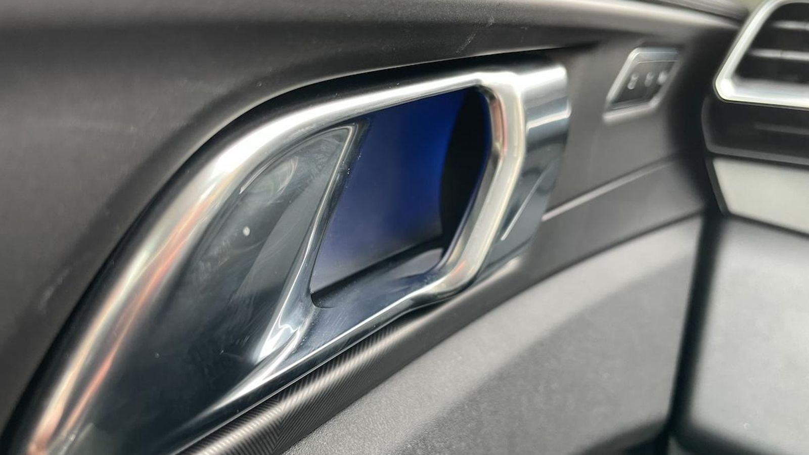 La iluminación ambiental del habitáculo también está incluida en el equipamiento de fábrica de estos 01.