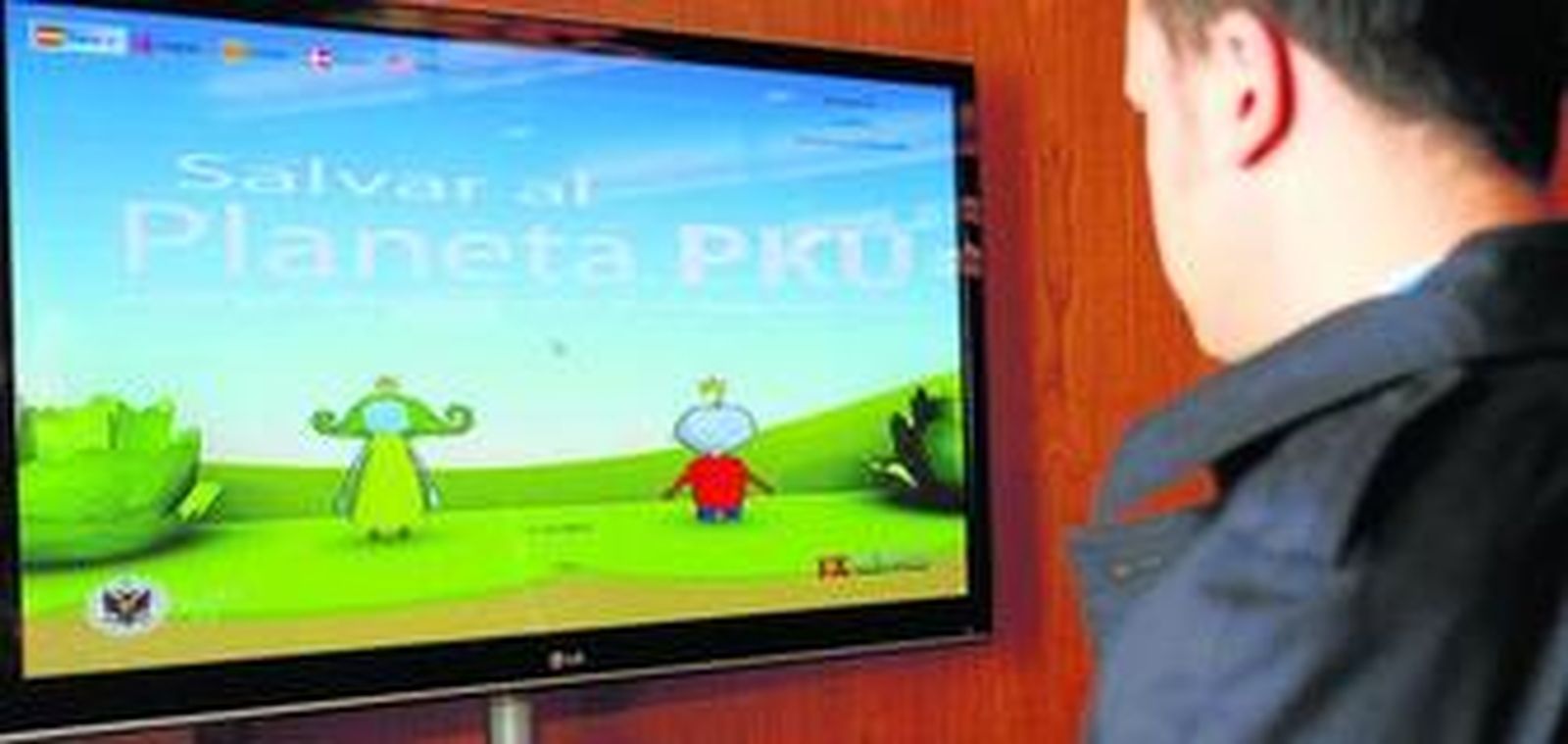 Proyección del videojuego durante su presentación en la sala del complejo Triunfo.