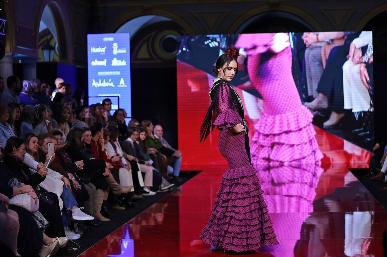 Lunares, comodidad y mantoncillos: Estas son las tendencias para los trajes de flamenca de romerías y ferias