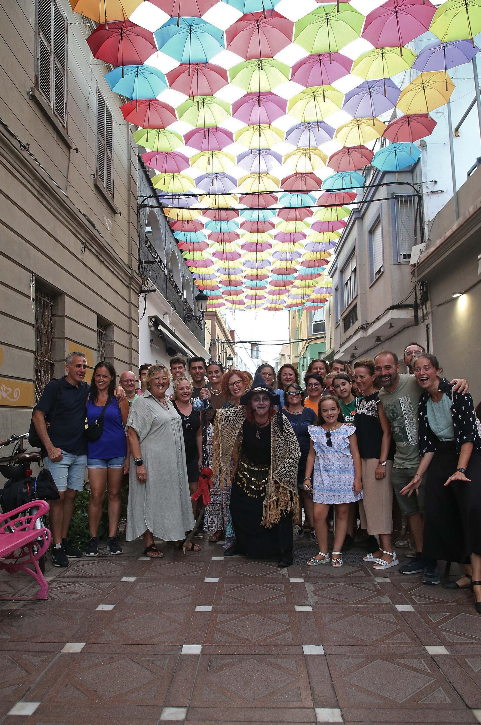 La primera ruta turística teatralizada por el centro de La Línea, en imágenes