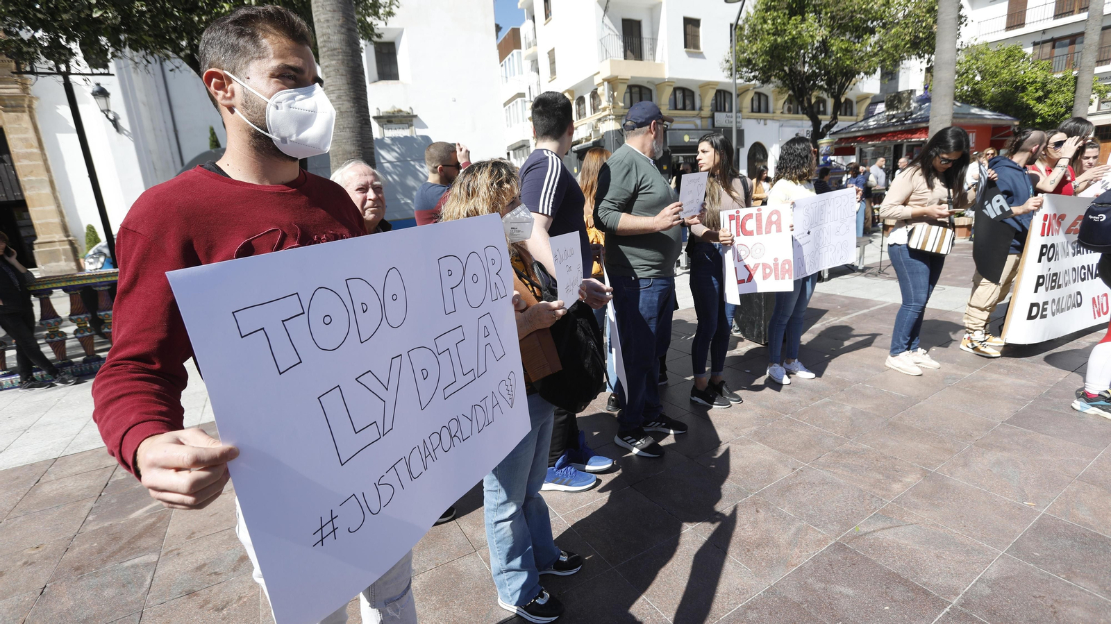 Las fotos de la concentración por la muerte de Lydia,  la niña nacida de forma prematura