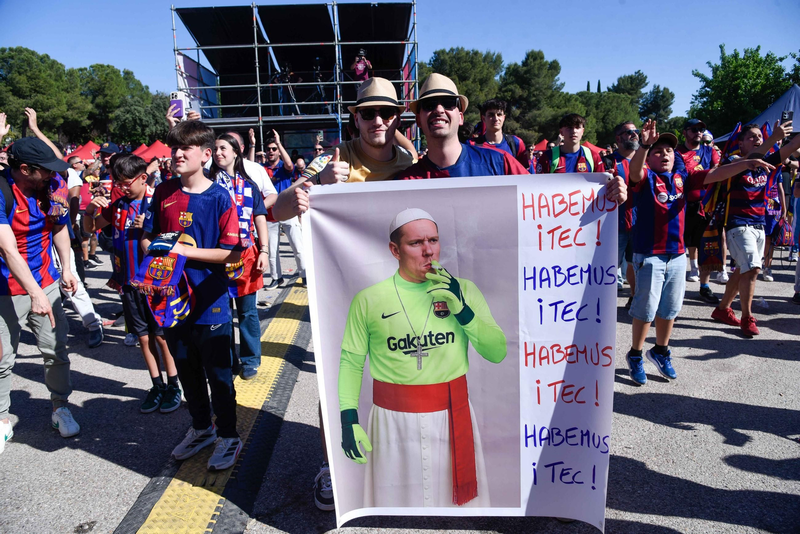 Ambiente en la Fan Zone del Barcelona
