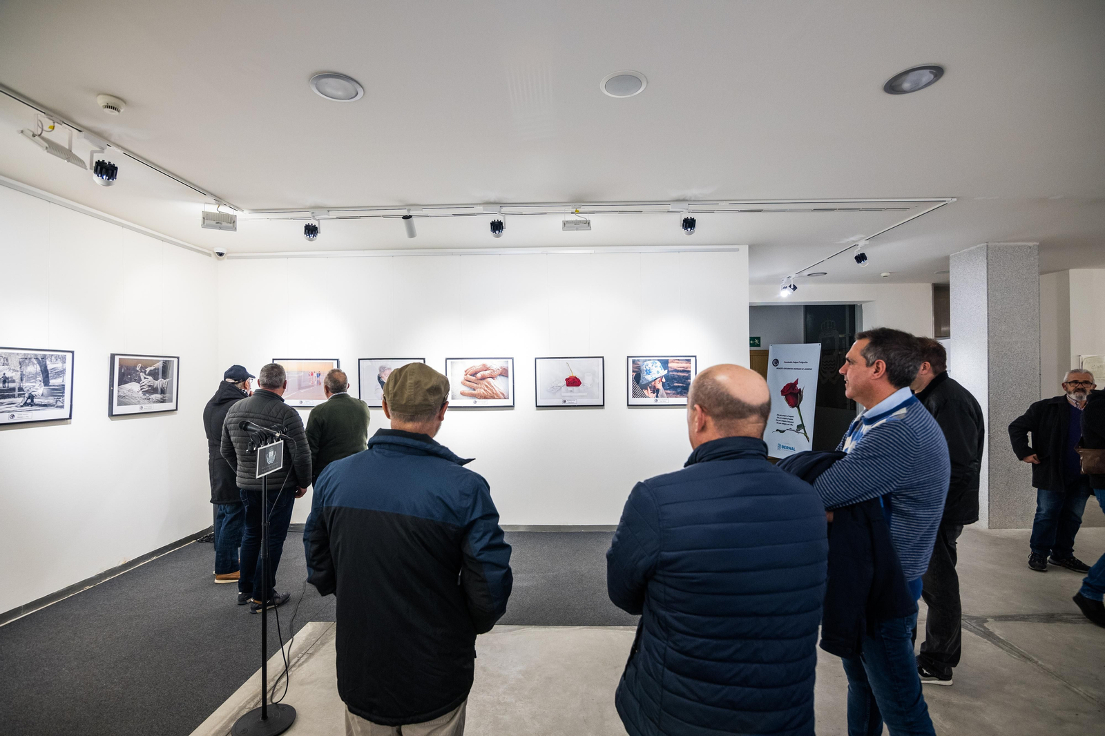 Las imágenes de la inauguración de la exposición 'Nostalgia de juventud' en San Fernando