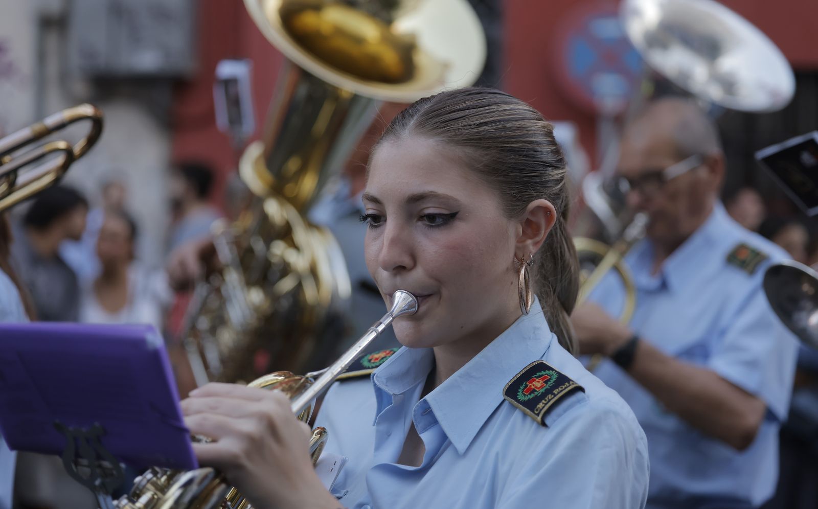 El traslado de los titulares de la Hermandad de la Redención a la iglesia de Santiago, en fotos