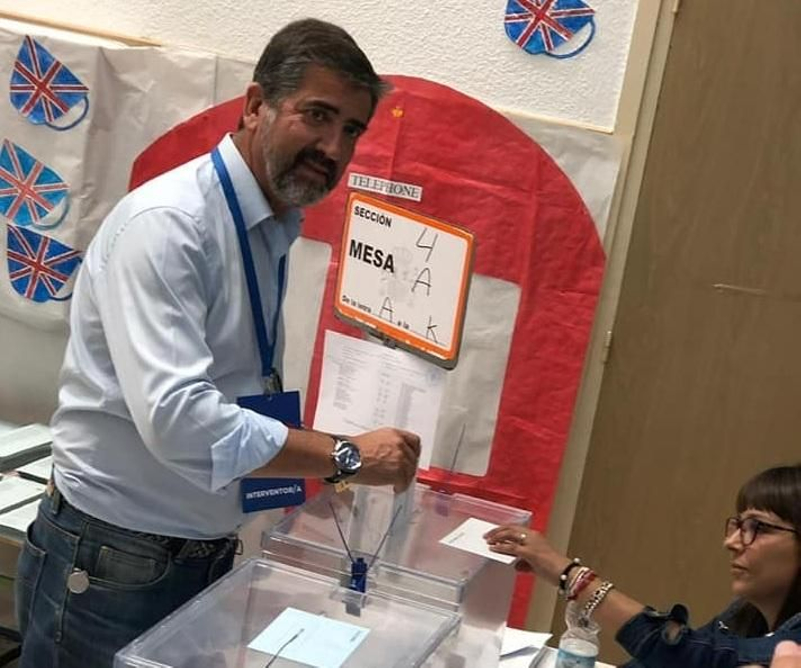 Arriaga deposita su voto, el pasado domingo