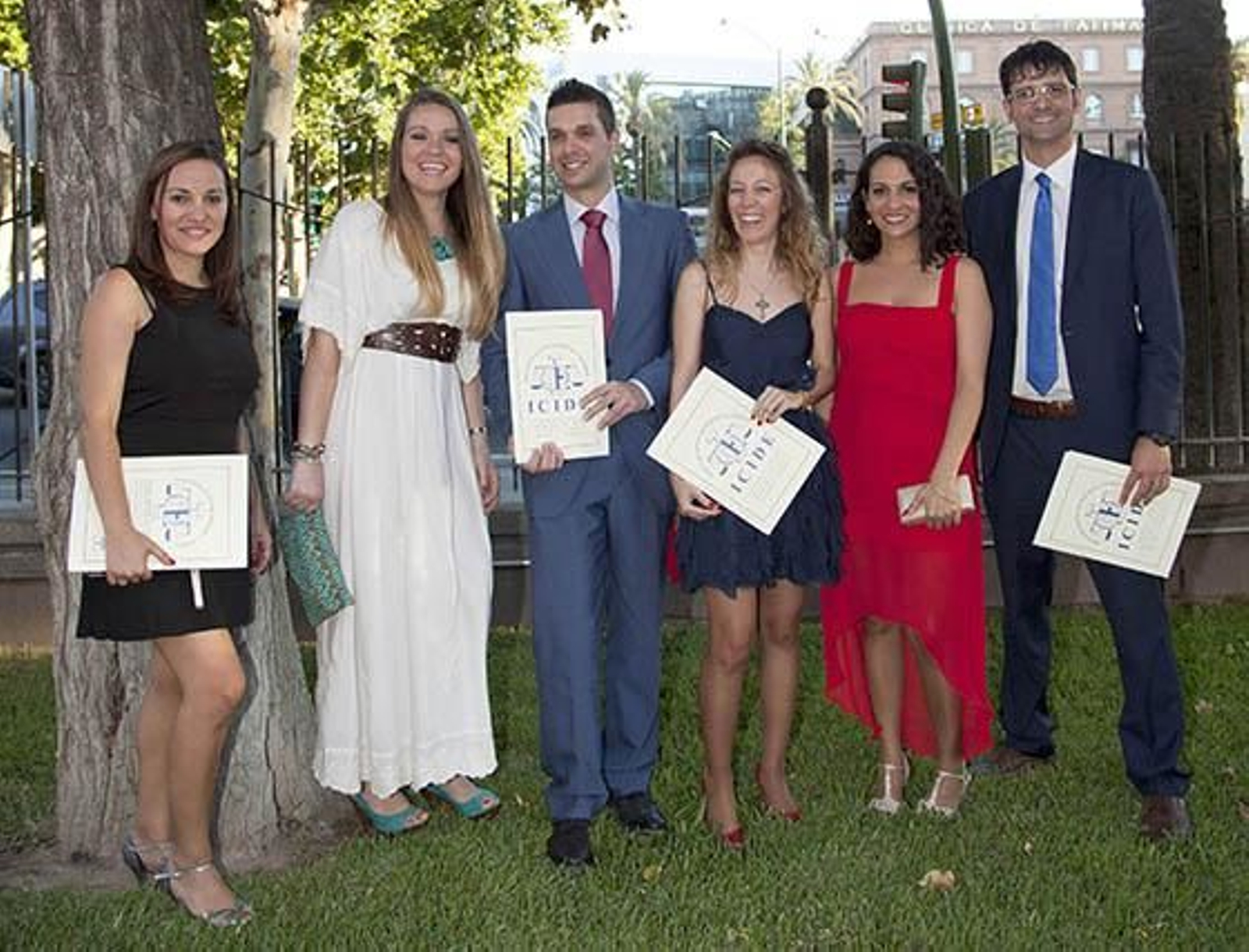 Cristina Feria, Belén Ojeda, Julio Velázquez, Mónica Miguel, Rosa María Morales y Manuel Blanco. graduados de la 16a y 18a Promoción de AJ & PJ del Icide.

Foto: Victoria Ramírez