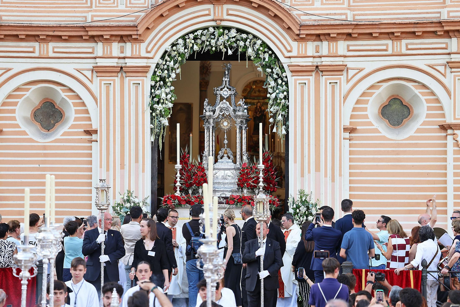 Imágenes de la procesión del Corpus Christi por las calles de Huelva