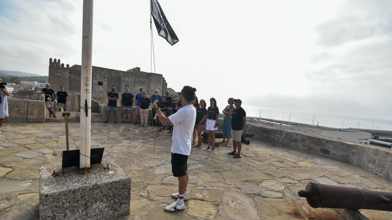 Homenaje a las victimas de la tragedia de 100% Fun Tarifa