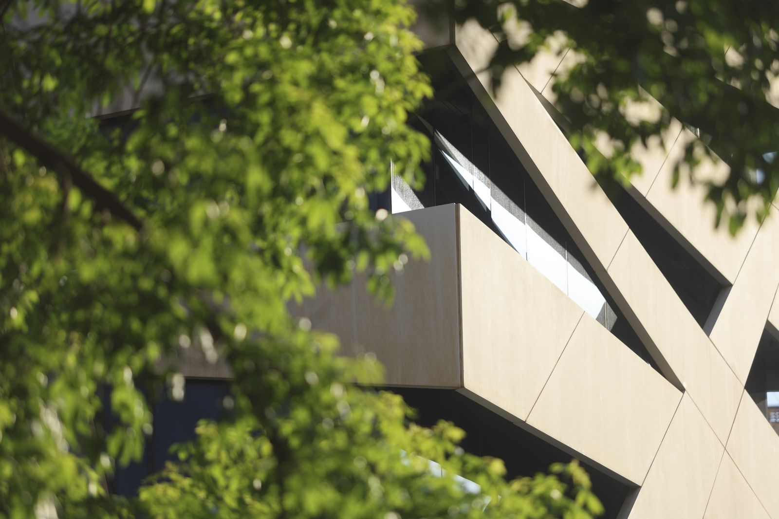 Imágenes de los 10 edificios singulares de la Málaga contemporánea