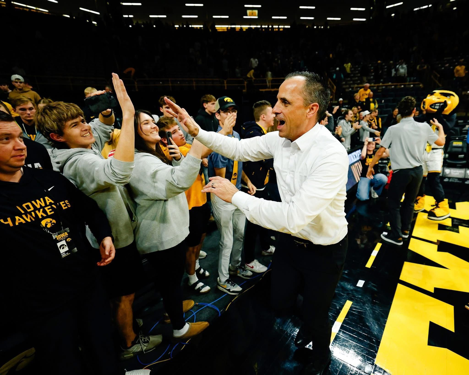 NCAA: Álvaro Folgueiras confirma su gran inicio en Iowa