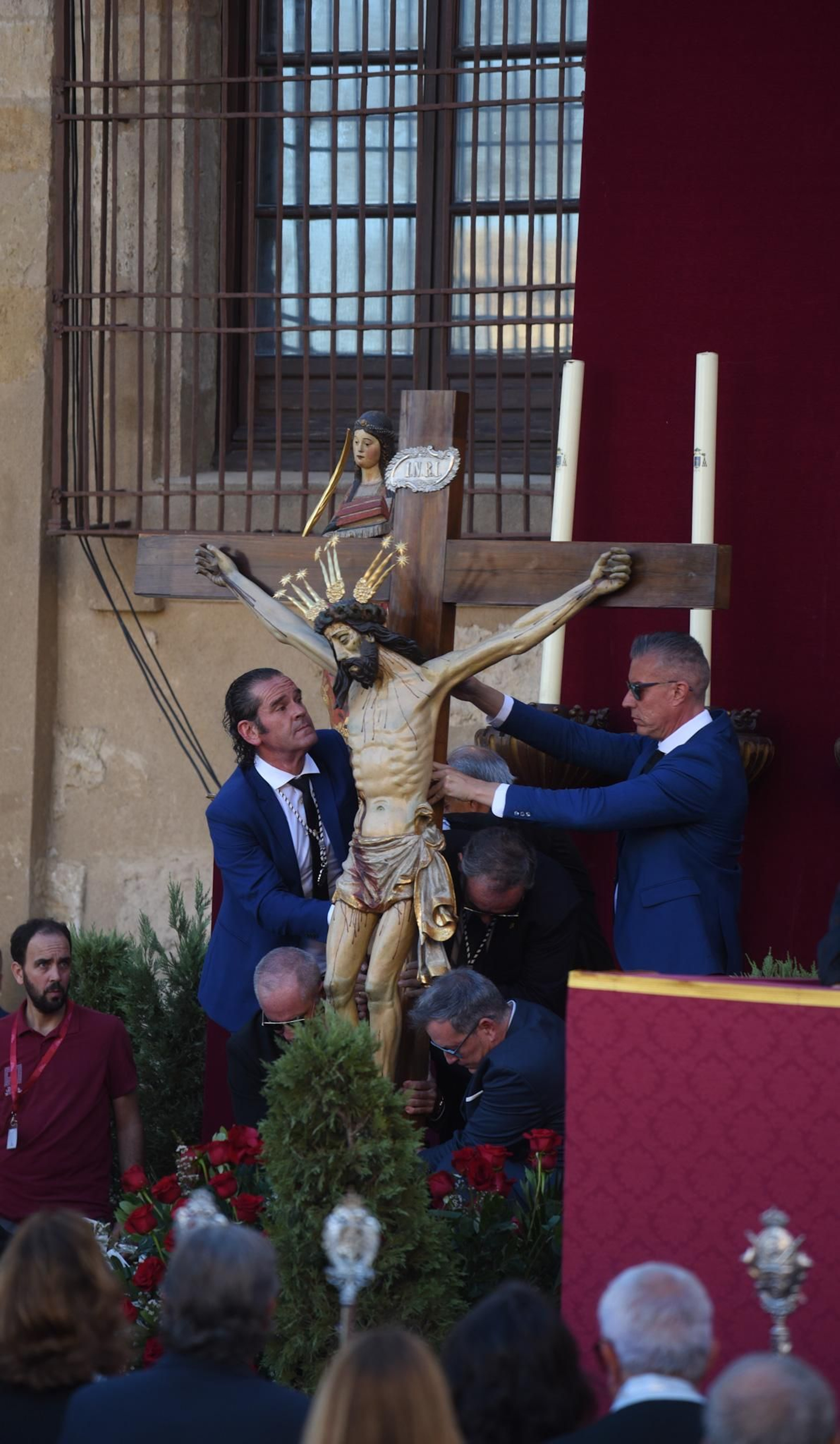 La llegada del Cristo de San Álvaro al Magno Vía Crucis