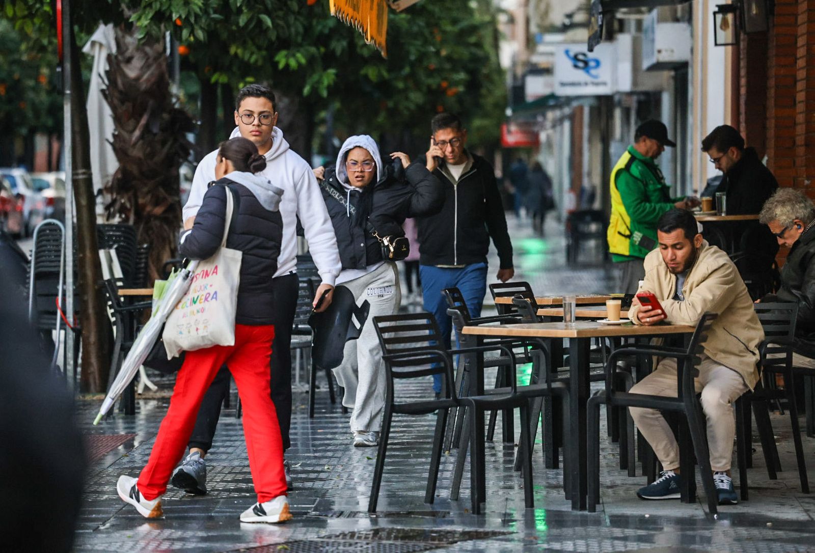 Fotografías de ambiente de frío y lluvia en la ciudad