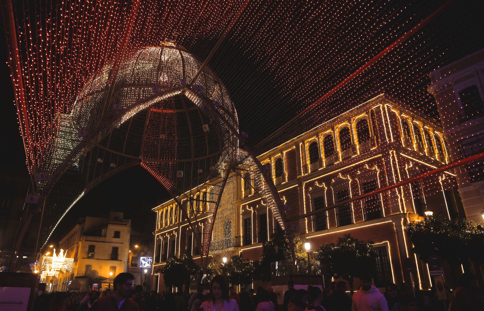 La catedral de luces de Sevilla, en imágenes