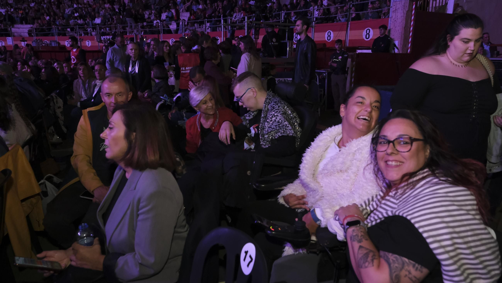 David Bisbal enamora a su Almería en el inicio de la gira 'Todo es Posible en Navidad', en fotografías