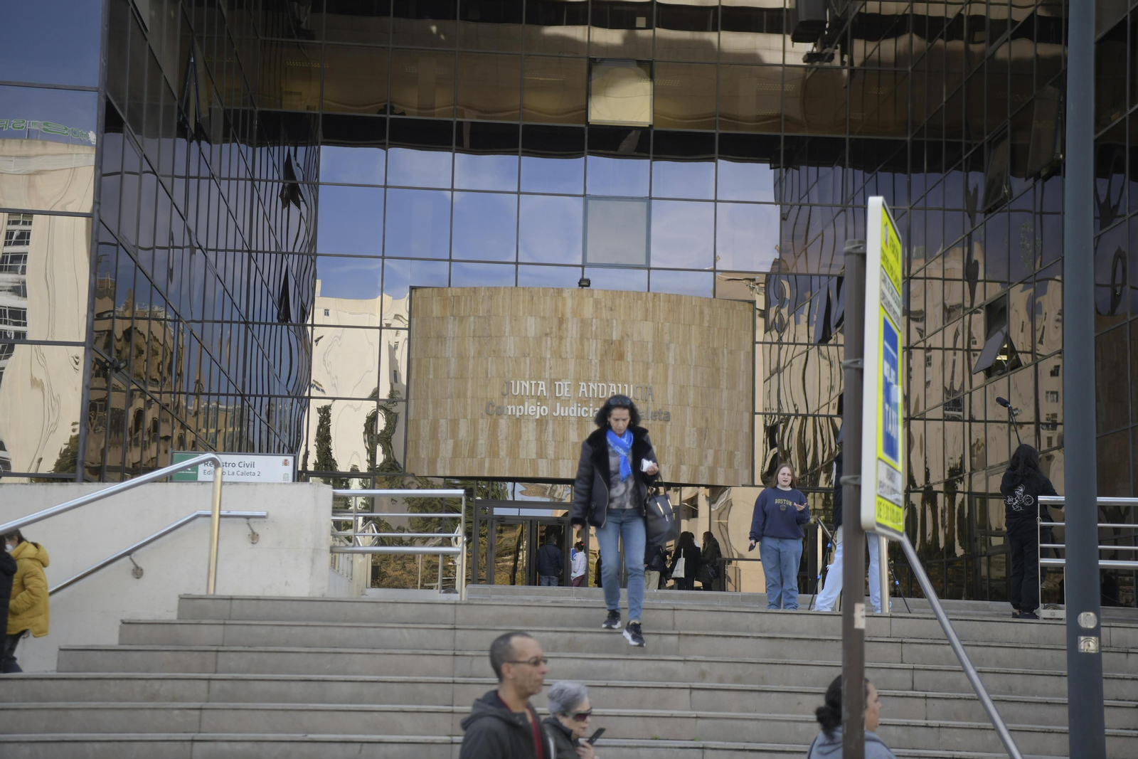 Fachada de acceso al complejo judicial de la Caleta, donde se encuentran los juzgados de lo Mercantil