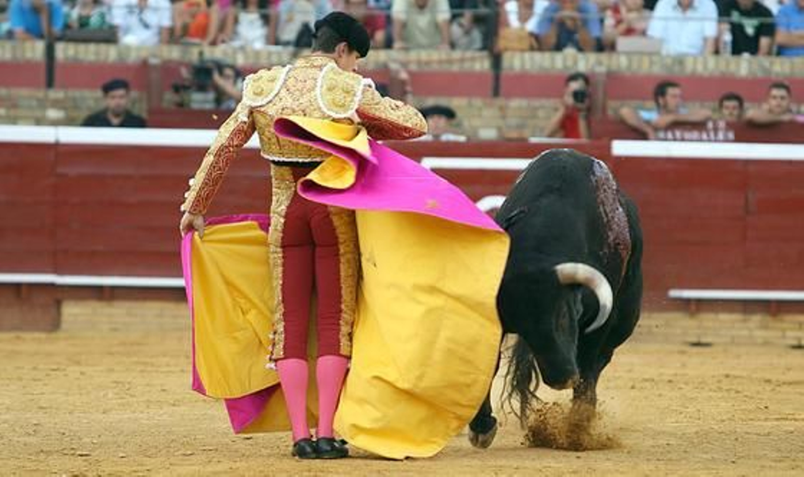 Las imágenes de la primera corrida del abono de las Colombinas

Foto: Espinola