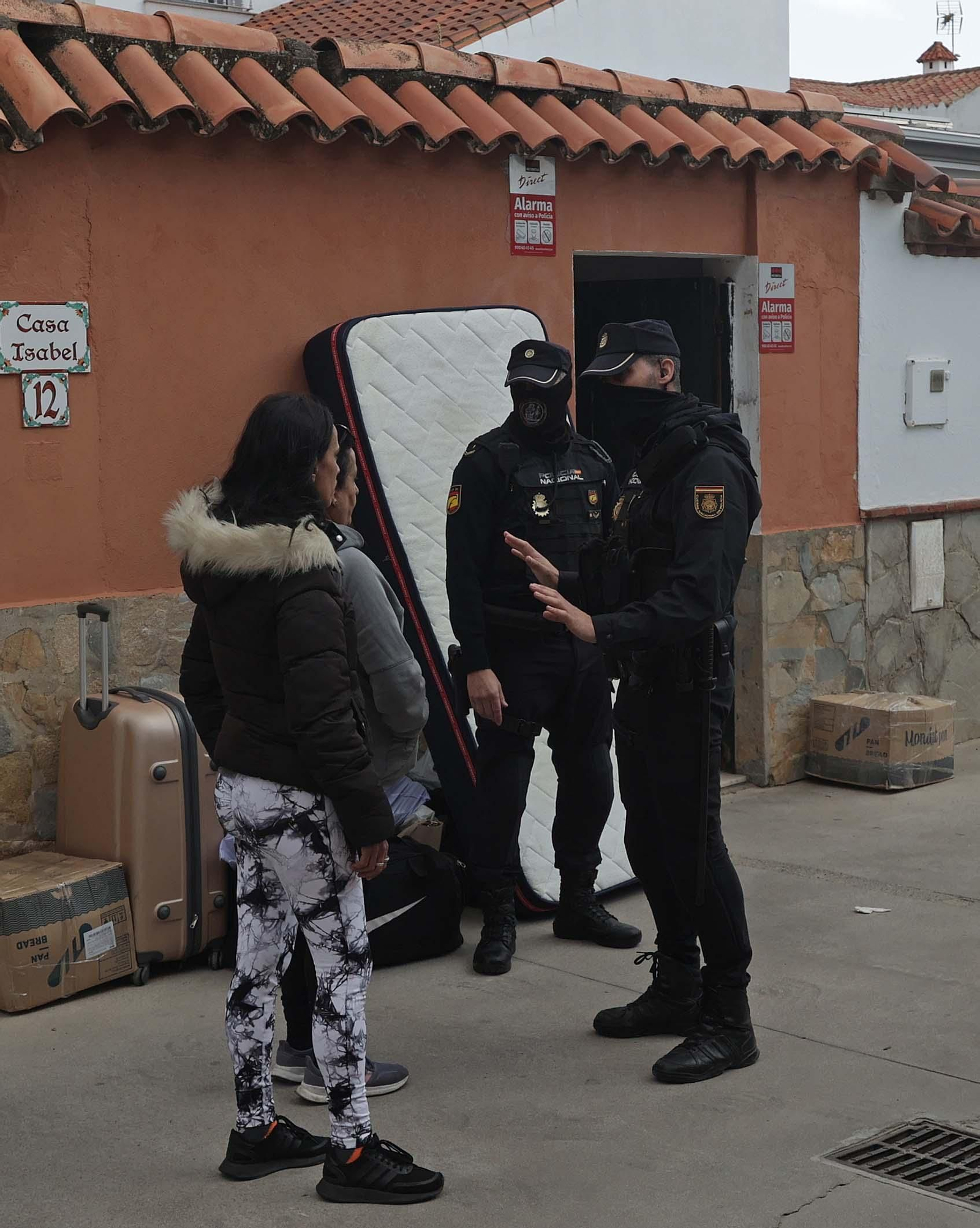 Fotos del desahucio ejecutado en la barriada de El Rinconcillo en Algeciras