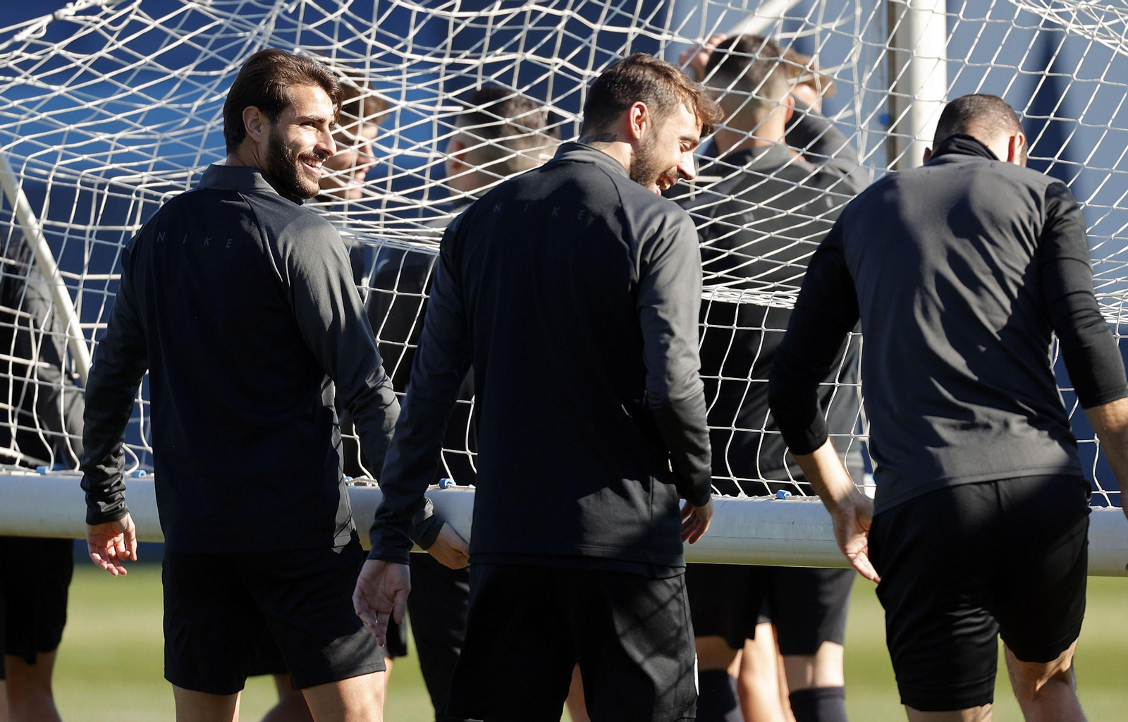 Luis Muñoz, junto a otros compañeros en el entrenamiento.