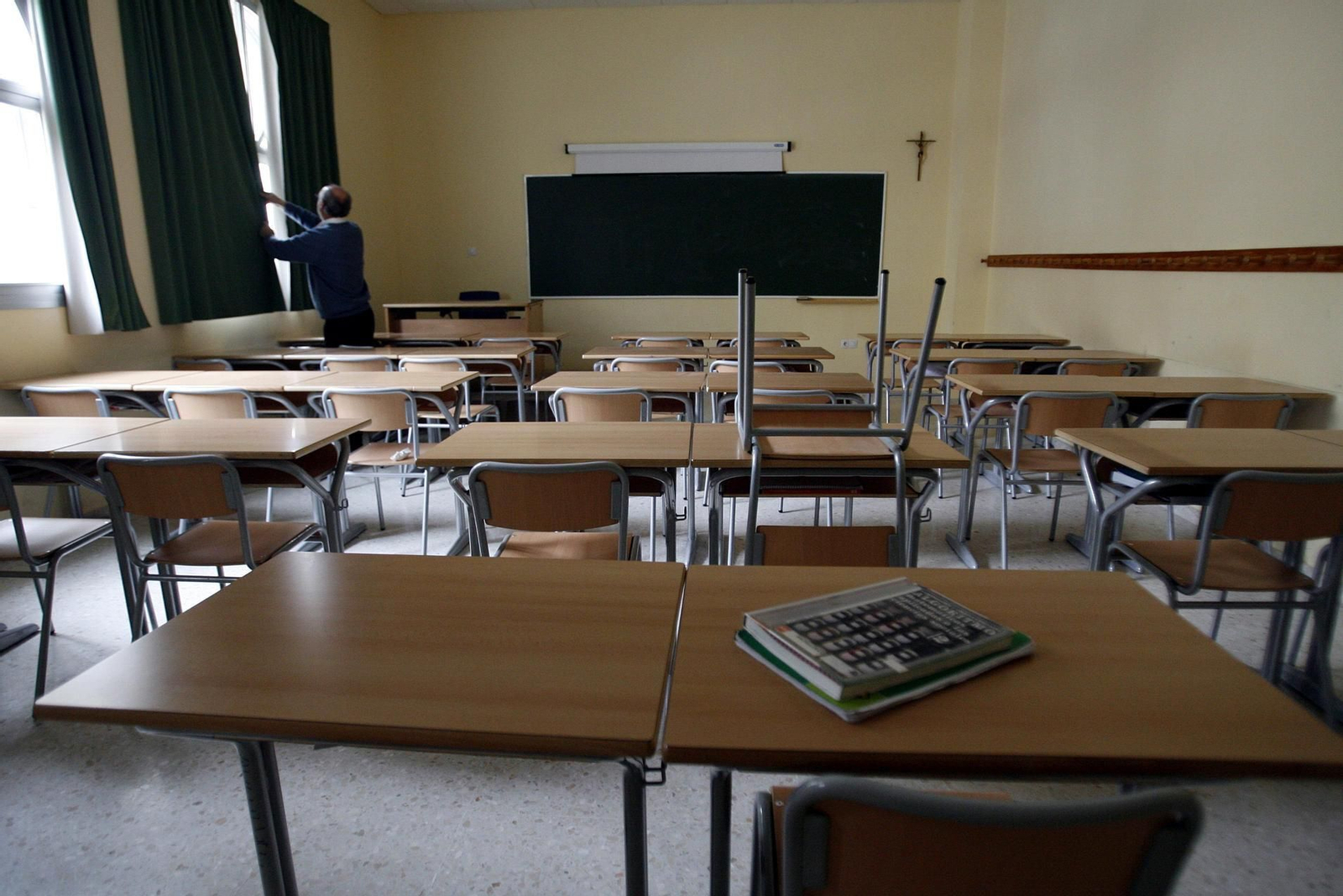 PSOE y Por Andalucía acusan a la Junta de "adoctrinamiento" por las charlas sobre ETA en las aulas.