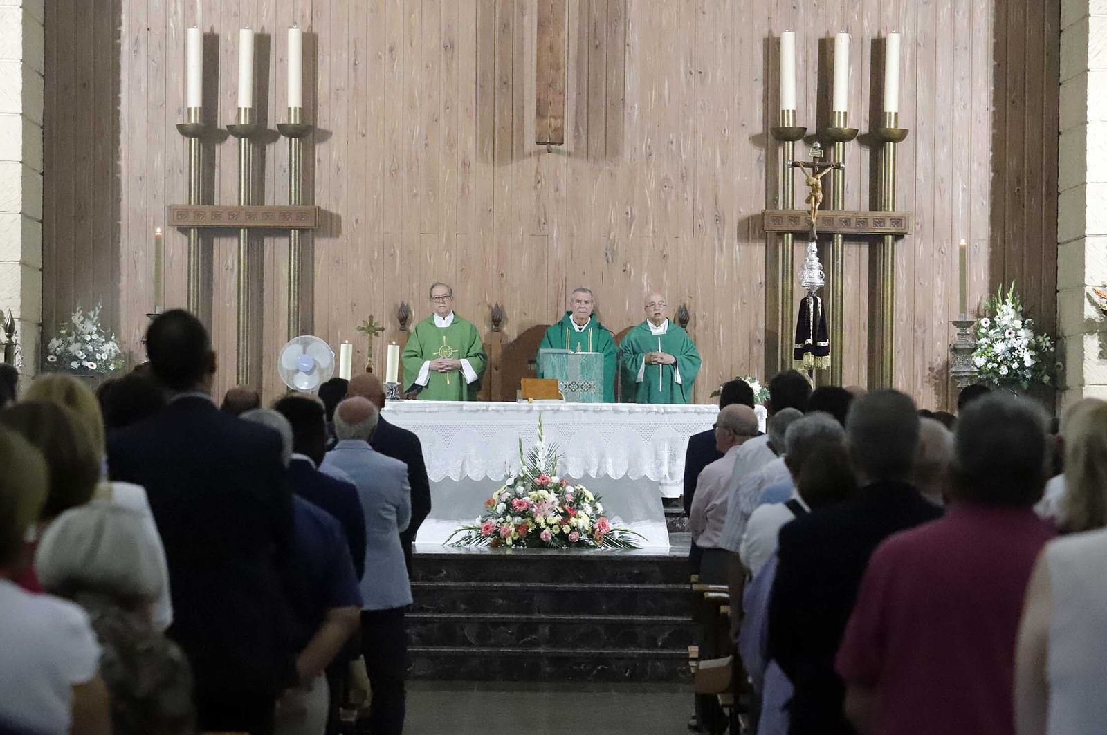 Misa de despedida por jubilación a don Feliciano Fernández Sousa, párroco del Sagrado Corazón de Jesús, en imágenes