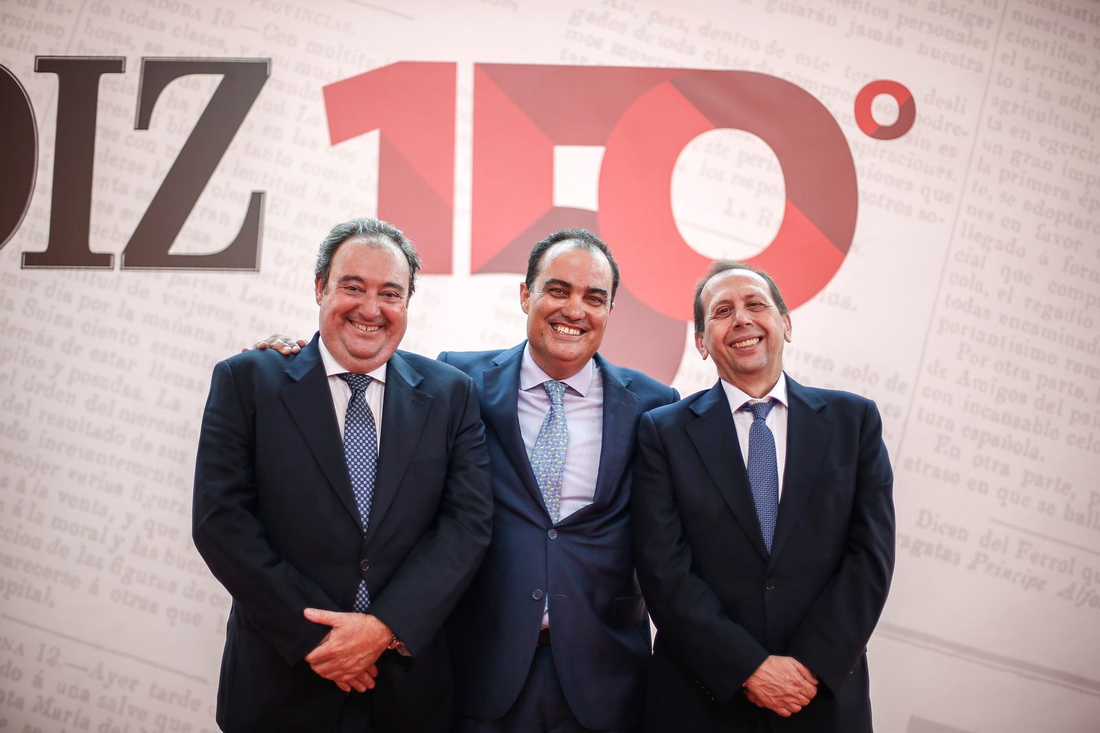 Los directores generales de Grupo Joly, Tomás Valiente y José Antonio Carrizosa, con el director del Diario, David Fernández.