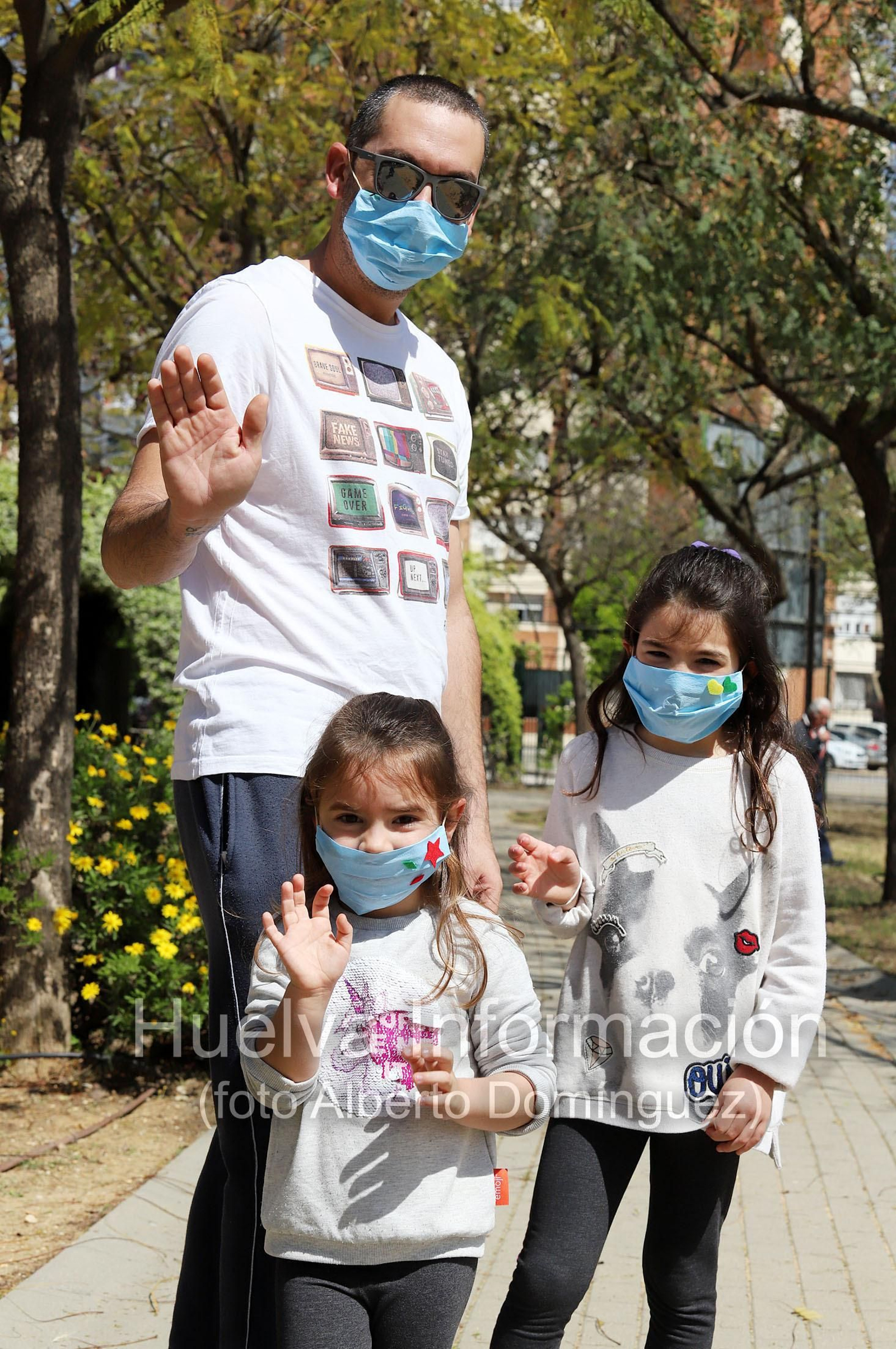 Imágenes del primer día de la salida de niños a la calle en el estado de alarma por coronavirus