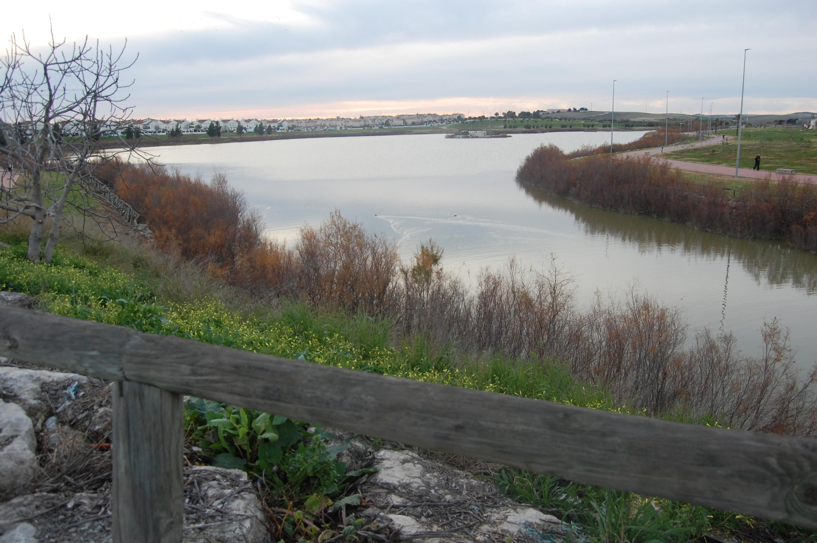 Imagen de la Laguna de Torrox, donde irá ubicado uno de los nuevos parques caninos.