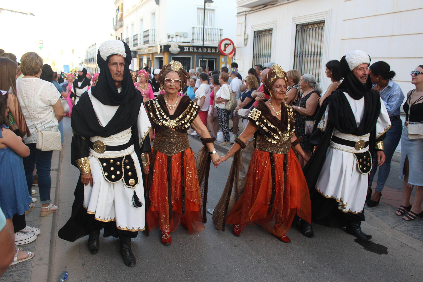 El desfile de Moros y Cristianos de Vera, en imágenes