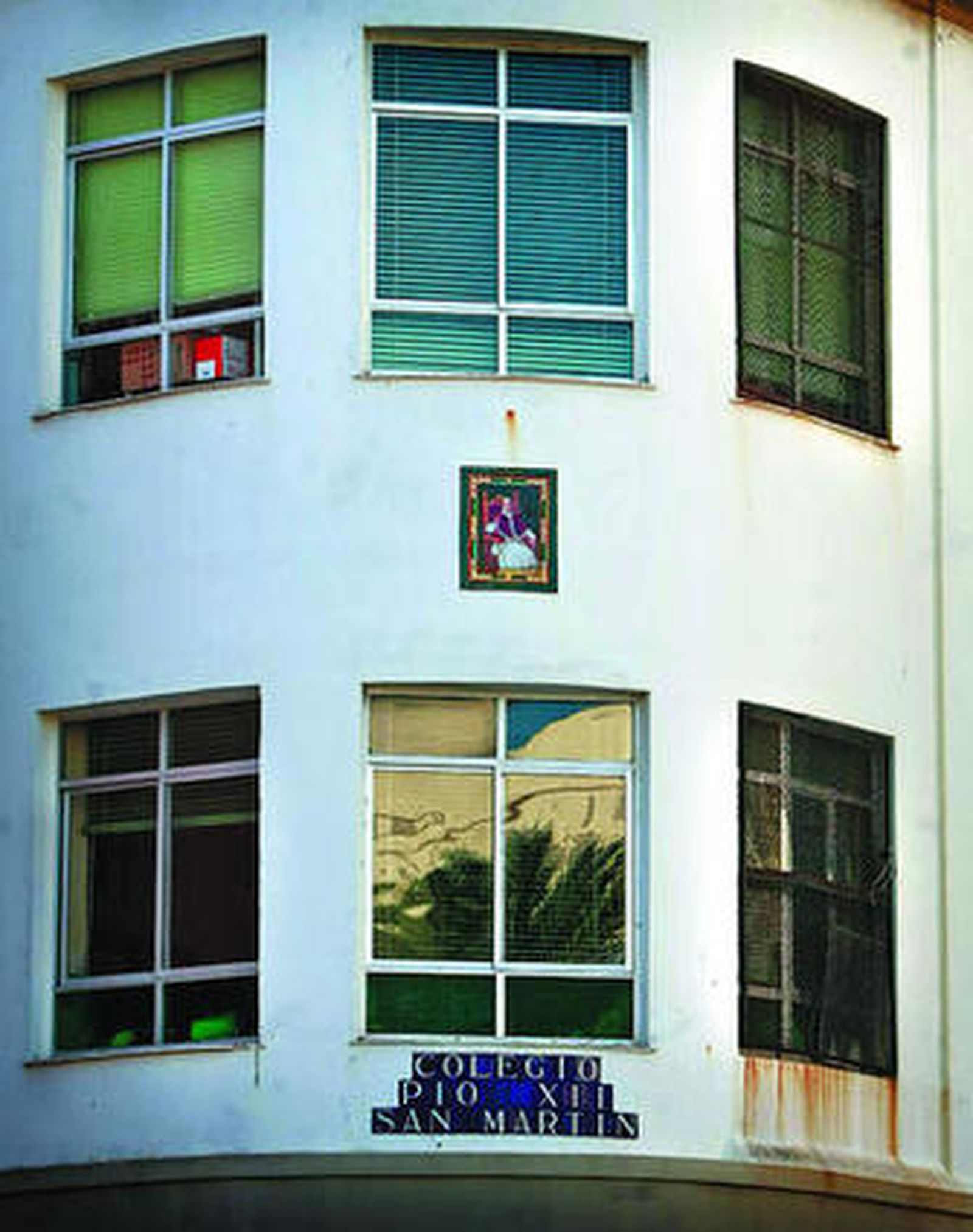 La fachada del colegio San Martín que da a la plaza de la Catedral.