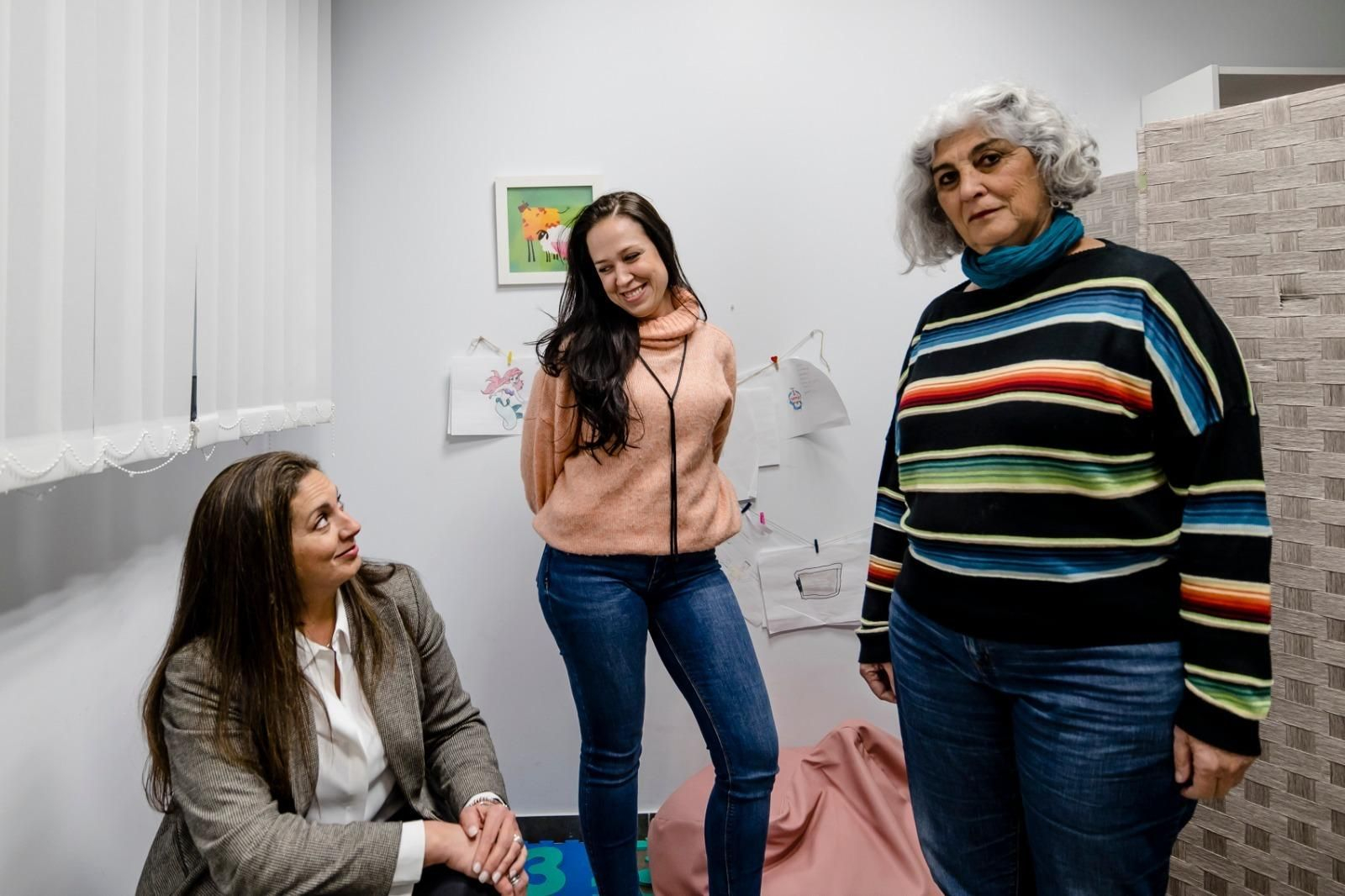 Las impulsoras de la fundación: Carmen María Álvarez, psicóloga portuense; María Teresa Lozano, ex profesora universitaria especializada en trastornos de desarrollo en la Universidad de Cádiz; y Rocío Piñero, madre de una preadolescente con autismo.