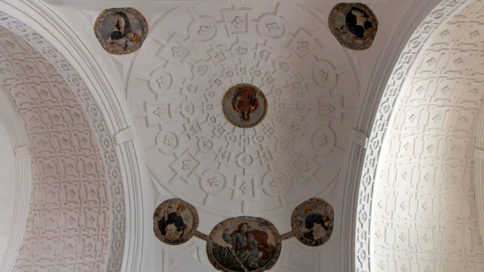 Detalle del techo de la iglesia que permanece cerrada al público y unos pocos afortunados podrán visitar ahora.