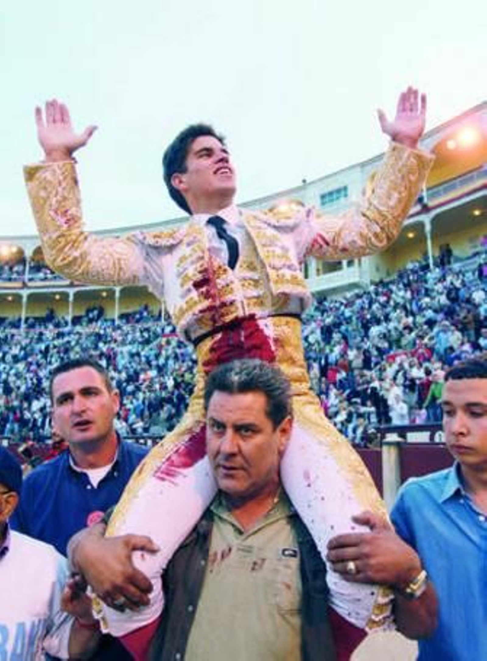 Rubén Pinar, en su salida en hombros ayer en Las Ventas.