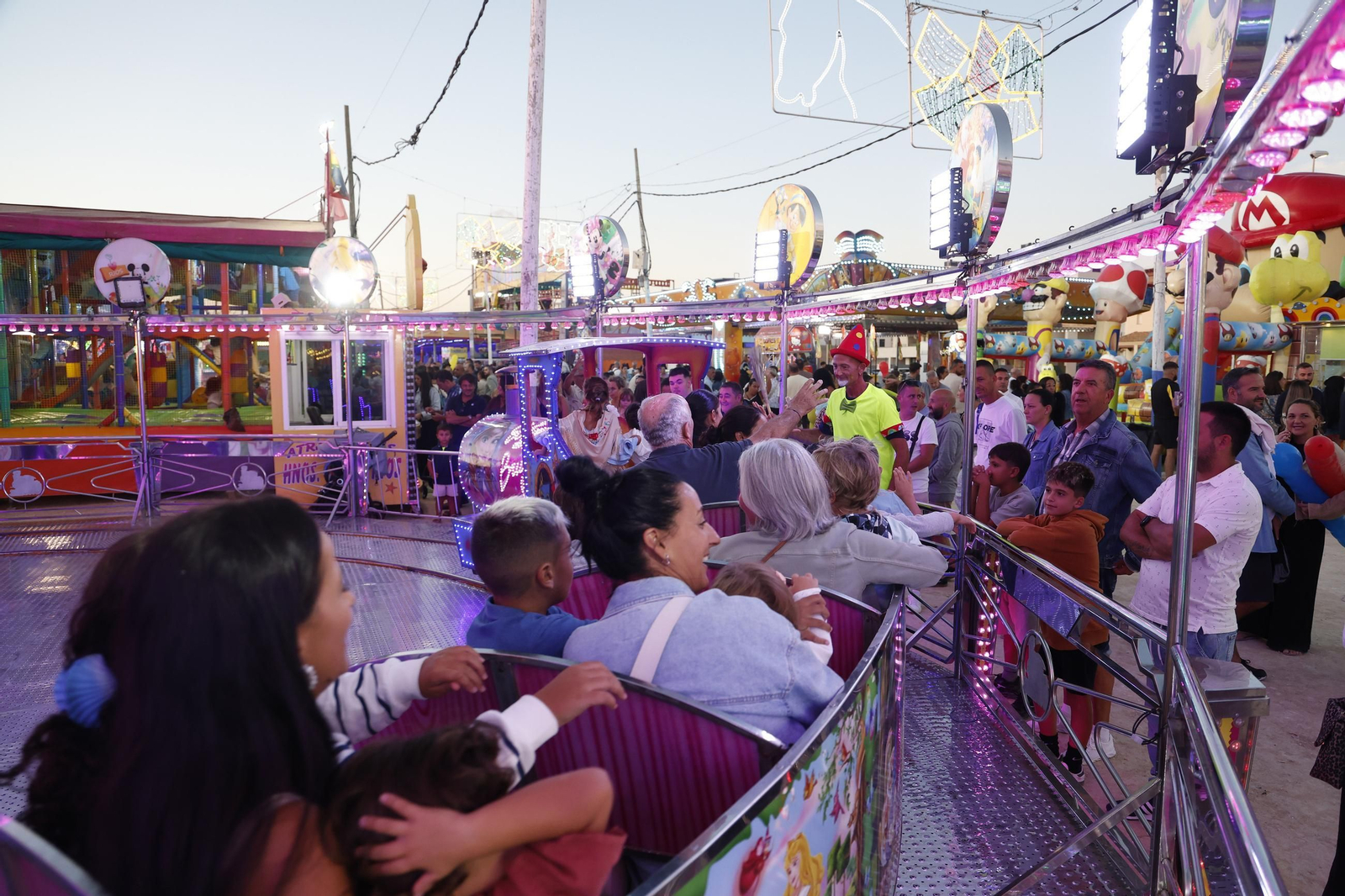 Búscate en las fotos del martes en la Feria de Tarifa 2025