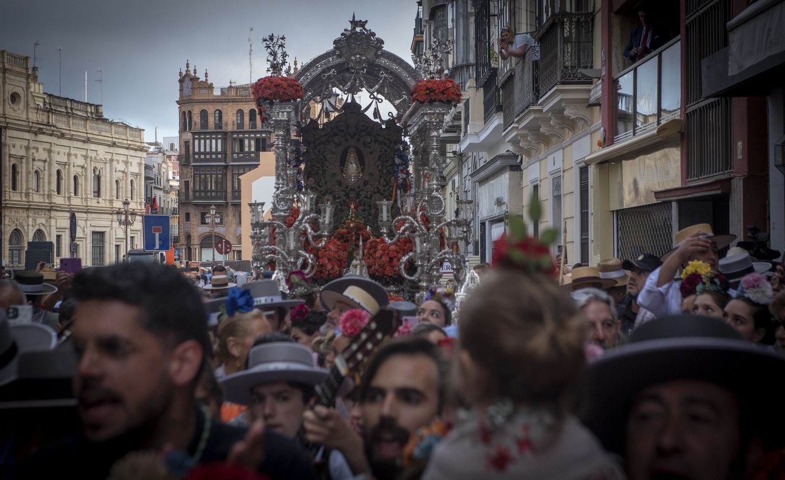 Las imágenes de la salida de la Hermandad del Rocío de Sevilla