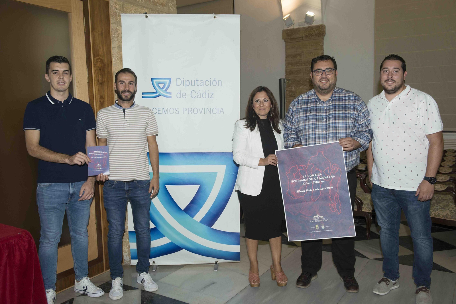 La alcaldesa Isabel Moreno y el diputado Jaime Armario, en la presentación.