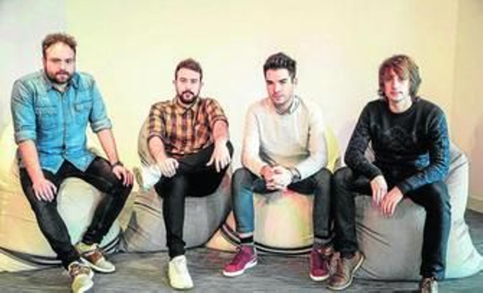 Los Supersubmarina sufren un accidente al volver de un concierto