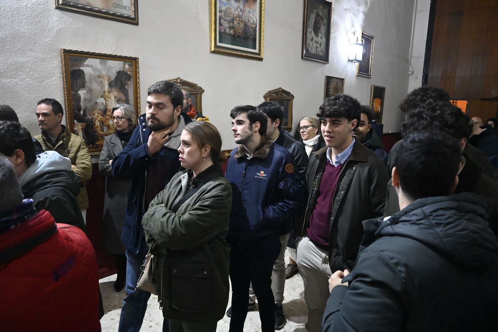 Las mejores fotos de la presentación de la bambalina trasera del palio de la Virgen de la Esperanza de Córdoba