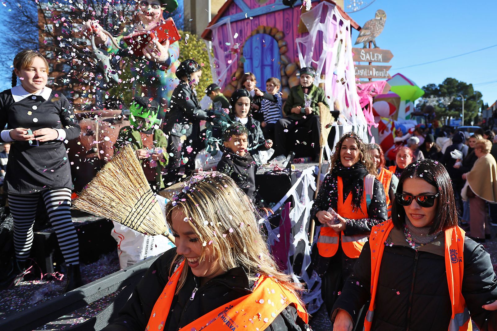 Las mejores fotografías de la salida y recorrido de la cabalgata de Reyes Magos 2026