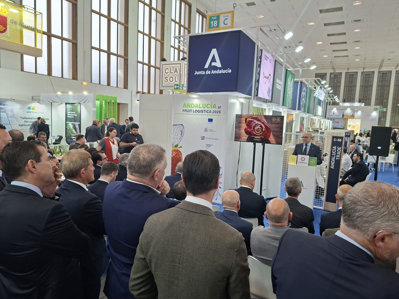 Así ha sido la primera jornada en Fruit Logistica: las imágenes del desembarco andaluz en Berlín