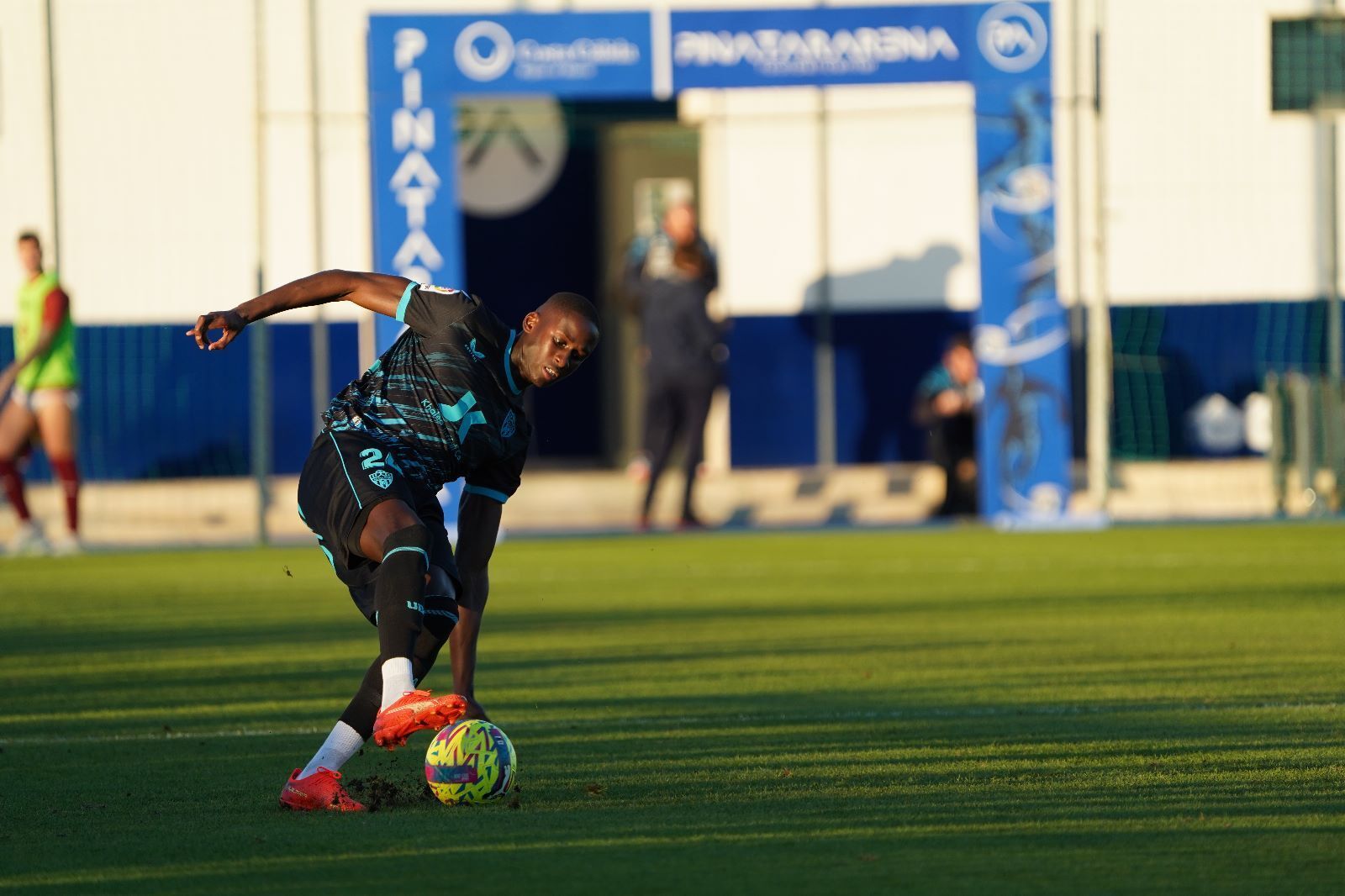 Las fotos del primer encuentro de la historia del Almería ante un rival italiano