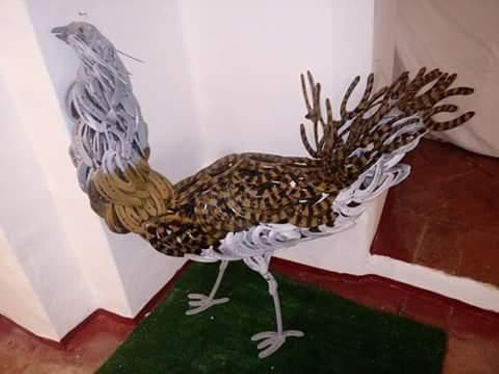 El artista de Aracena que convierte herraduras en obras de arte únicas: Ha creado más de 300 figuras de hierro