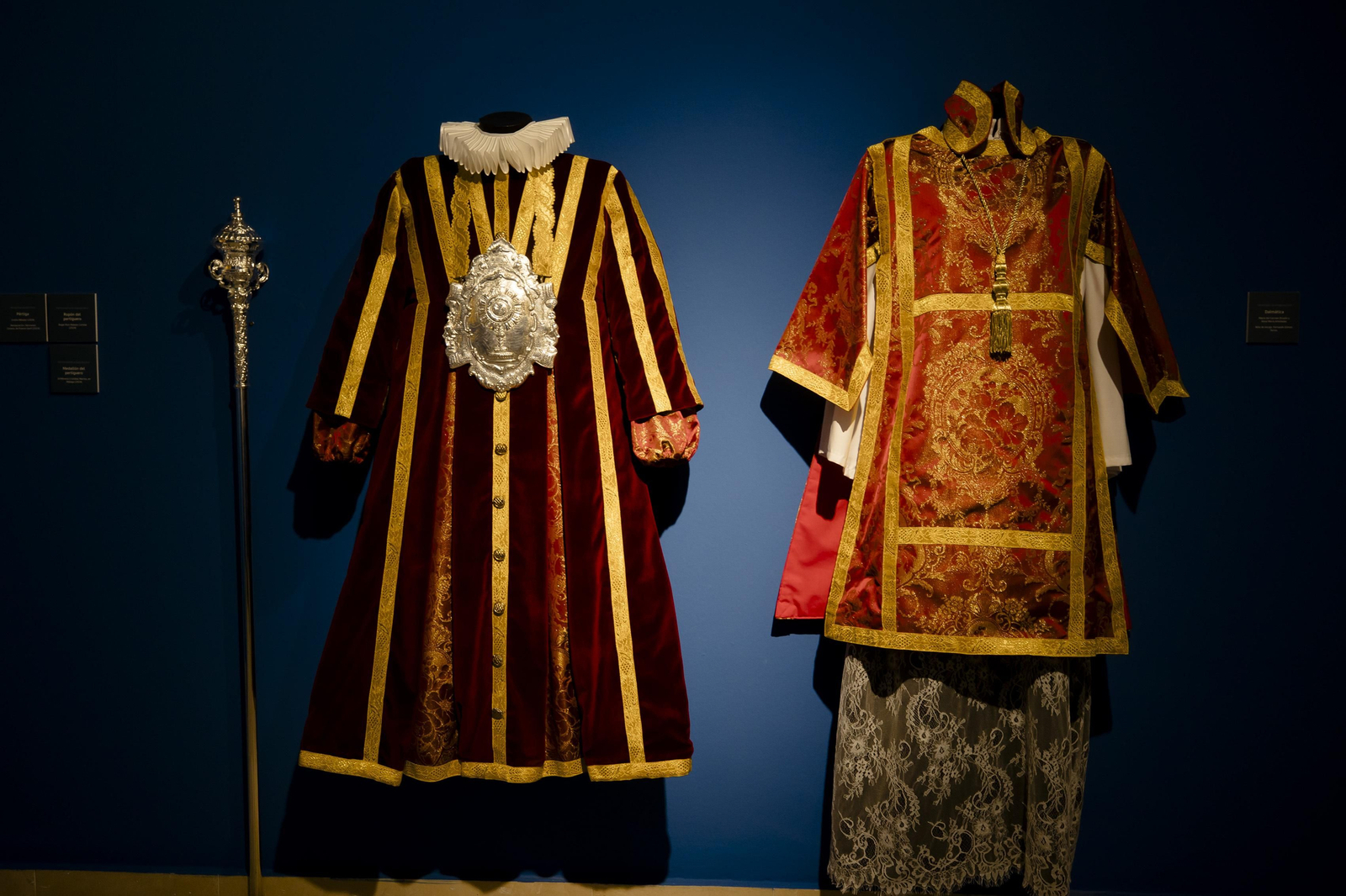 Imágenes de la exposición "Estrenos Semana Santa 2024" en la sede de la Fundación Cajasol