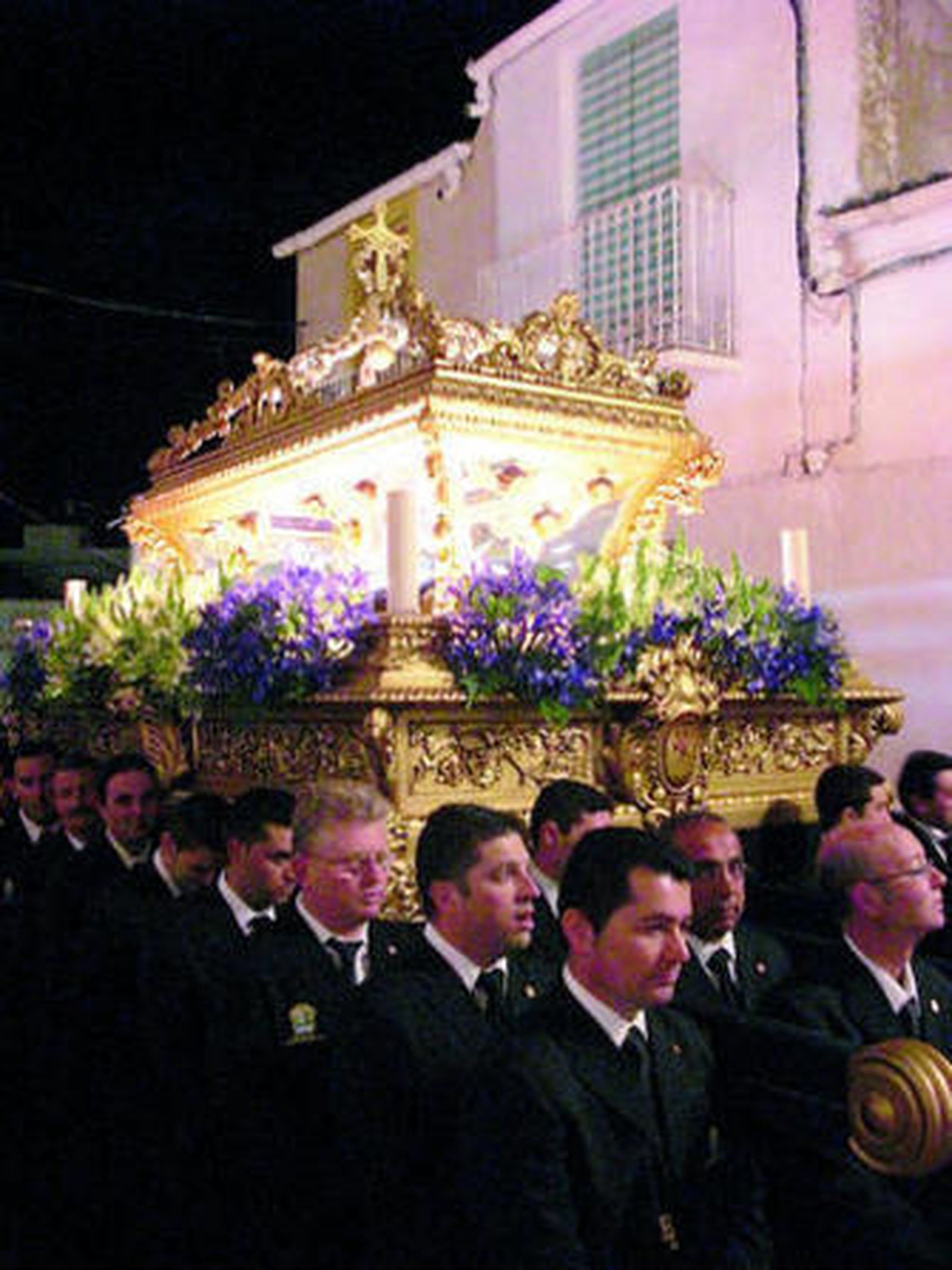 Los portadores del Santo Entierro.
