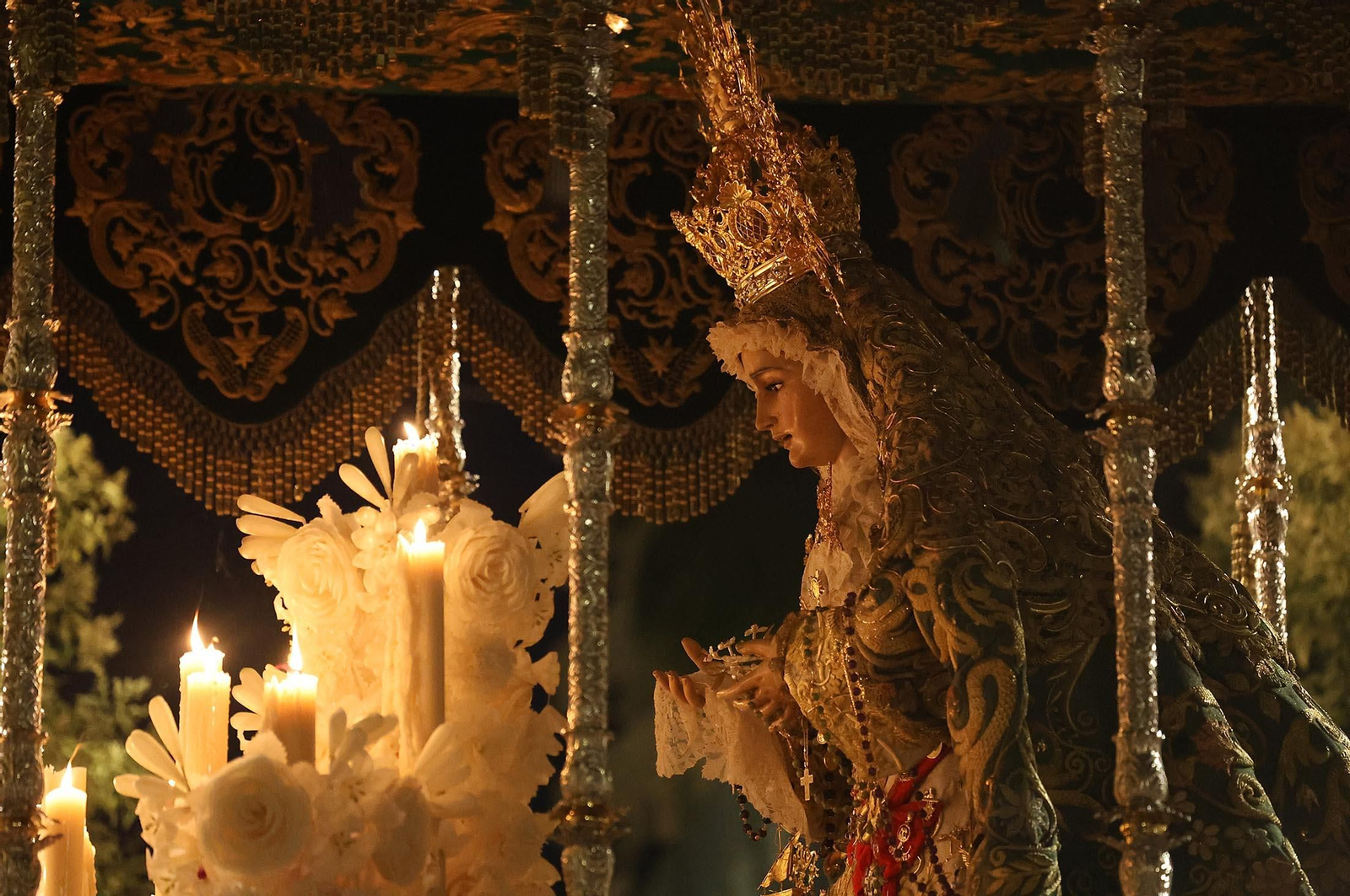 Imágenes de la procesión extraordinaria de la Virgen de la Esperanza por las calles de Huelva