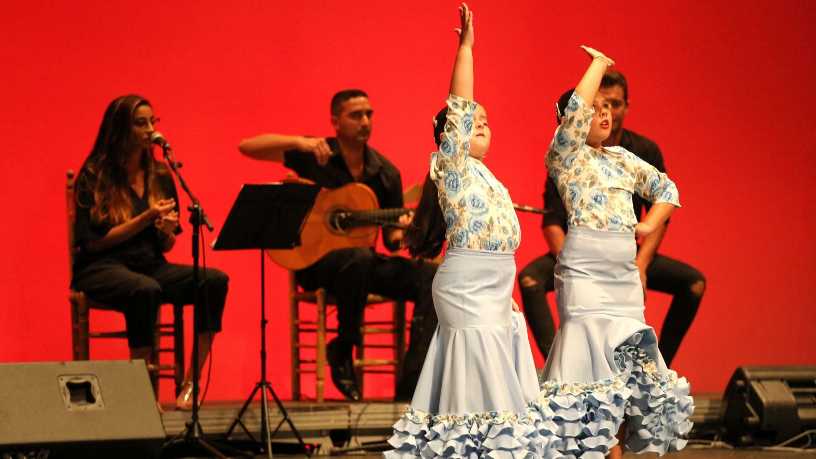 En el Encuentro de Academias de Baile participan diversas academias de la ciudad.