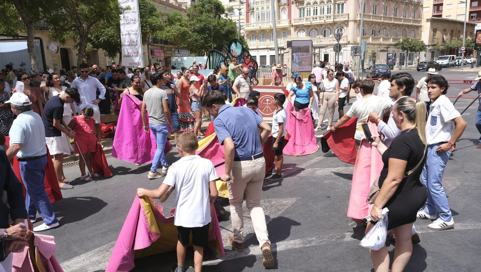 Exhibición de toreo de salón de la Escuela Taurina de Almería, en imágenes