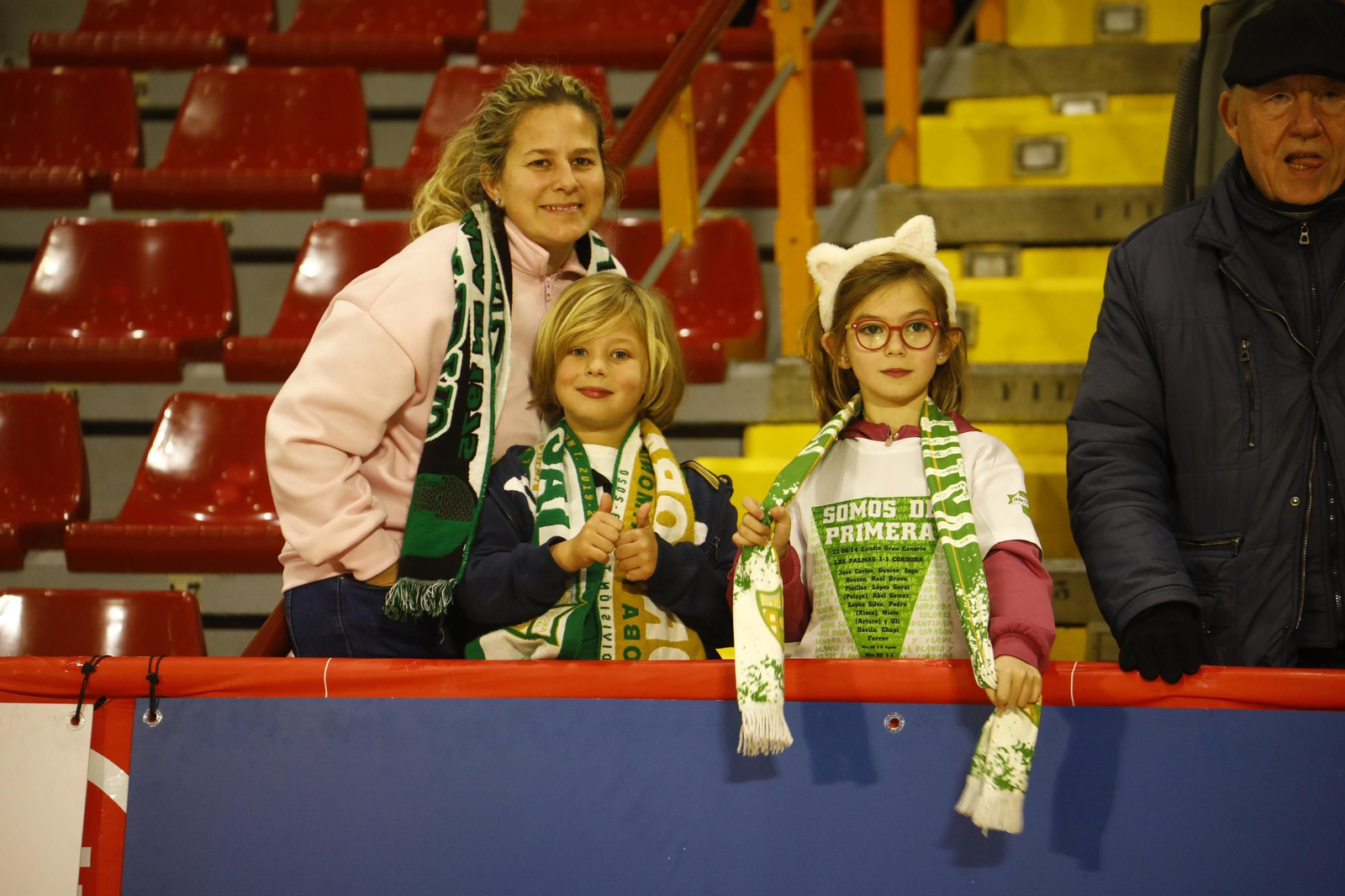 Las mejores fotos de un Córdoba Futsal - Valdepeñas con marcado carácter solidario